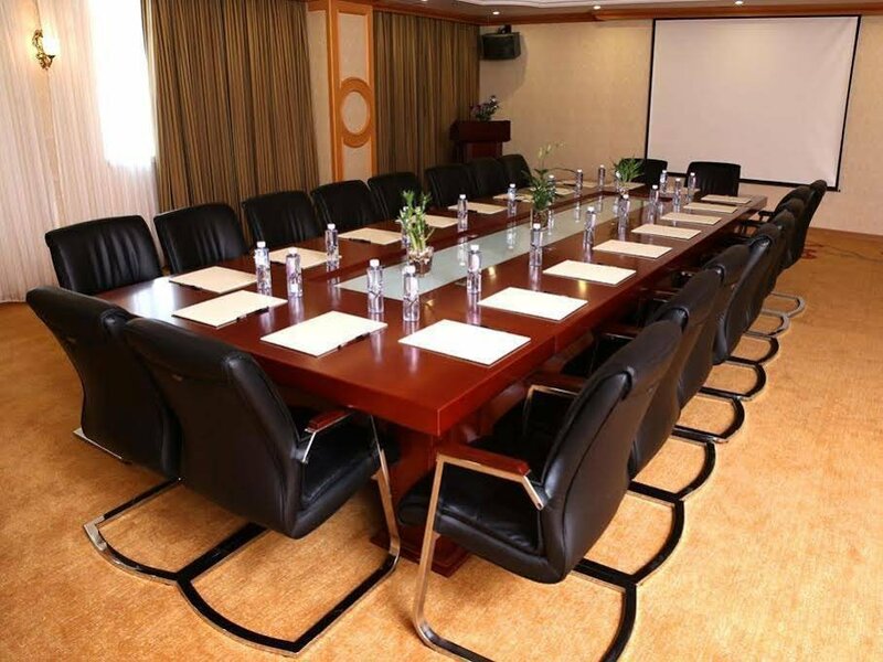 Гостиница Vienna Hotel Shenzhen Lake Garden Branch в Шэньчжэне