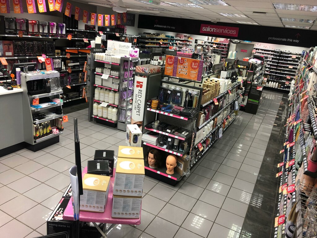 Hairdresser Sally Beauty, England, photo