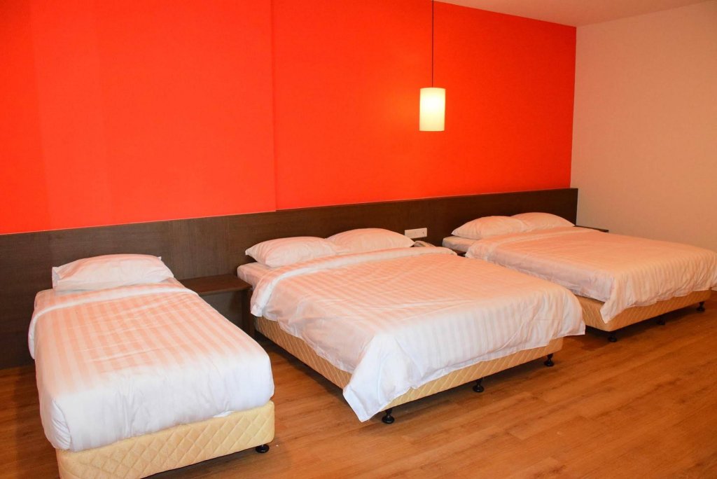 Фото Golden Peak Inn