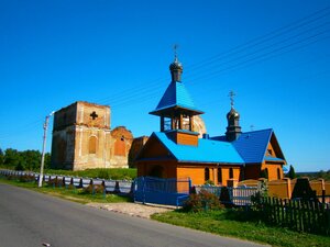 Руины храма Успения Пресвятой Богородицы (Minskaja region, Krupski rajon, Chalopienicki sieĺsaviet, garadski pasiolak Halopienichy), atracción
