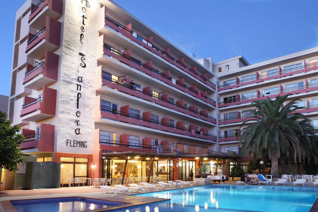 Фото отеля 1