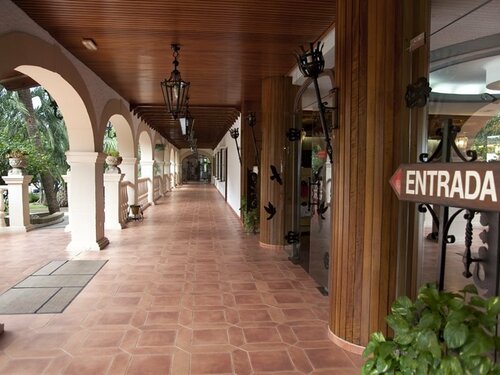 Внешний вид отеля Hotel Apartamentos Bajondillo в Торремолиносе, фото 2