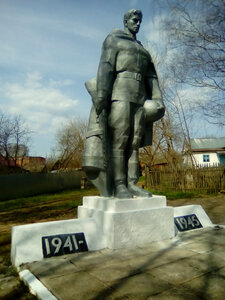 Памятник землякам, погибшим в годы Великой Отечественной войны (Центральная ул., 6, село Рябово), памятник, мемориал в Удмуртской Республике