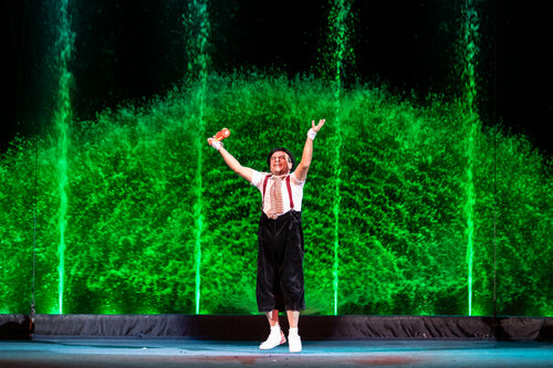 Временно Не Работает: Цирк Танцующих Фонтанов Аквамарин, Цирк.