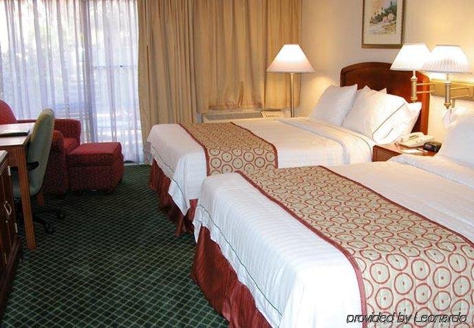 Фото Courtyard by Marriott Key West Waterfront