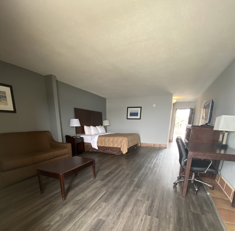 Фото Quality Inn & Suites Gulf Breeze Bayside near Pensacola Beach