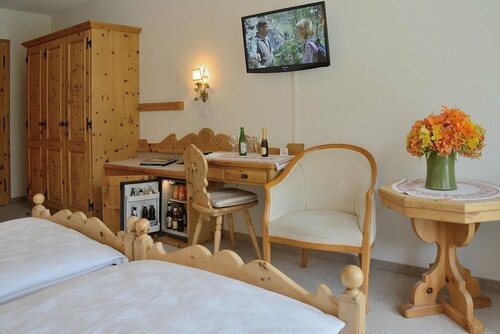 Внешний вид отеля Hotel Corvatsch в Са́нкт-Мо́рце, фото 4