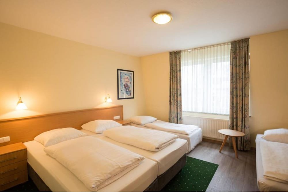 Фото Hotel Gremersdorf - Zum Grünen Jäger