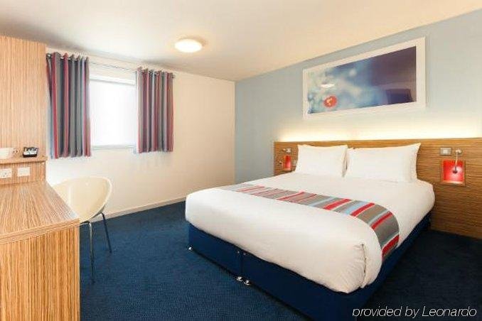 Фото Travelodge Glasgow Braehead