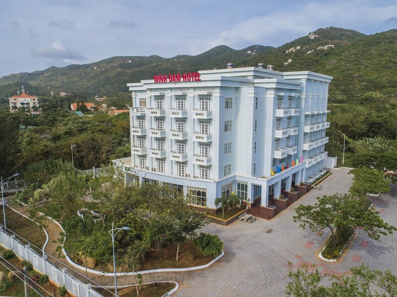 Minh Dam Hotel & Restaurant