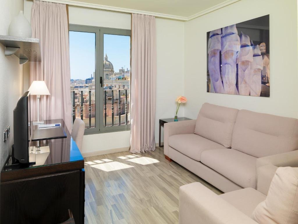 Фото Отель H10 Universitat