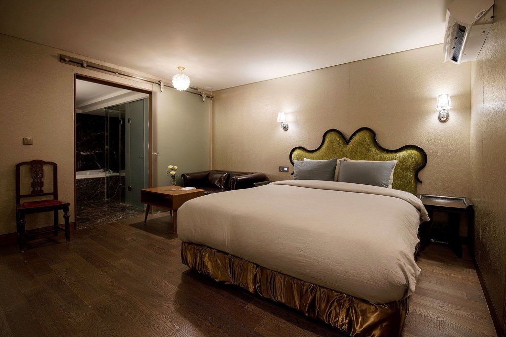 Фото Nineth Hotel