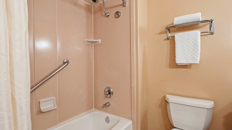 Гостиница Best Western Plus Capitola By-the-sea Inn & Suites