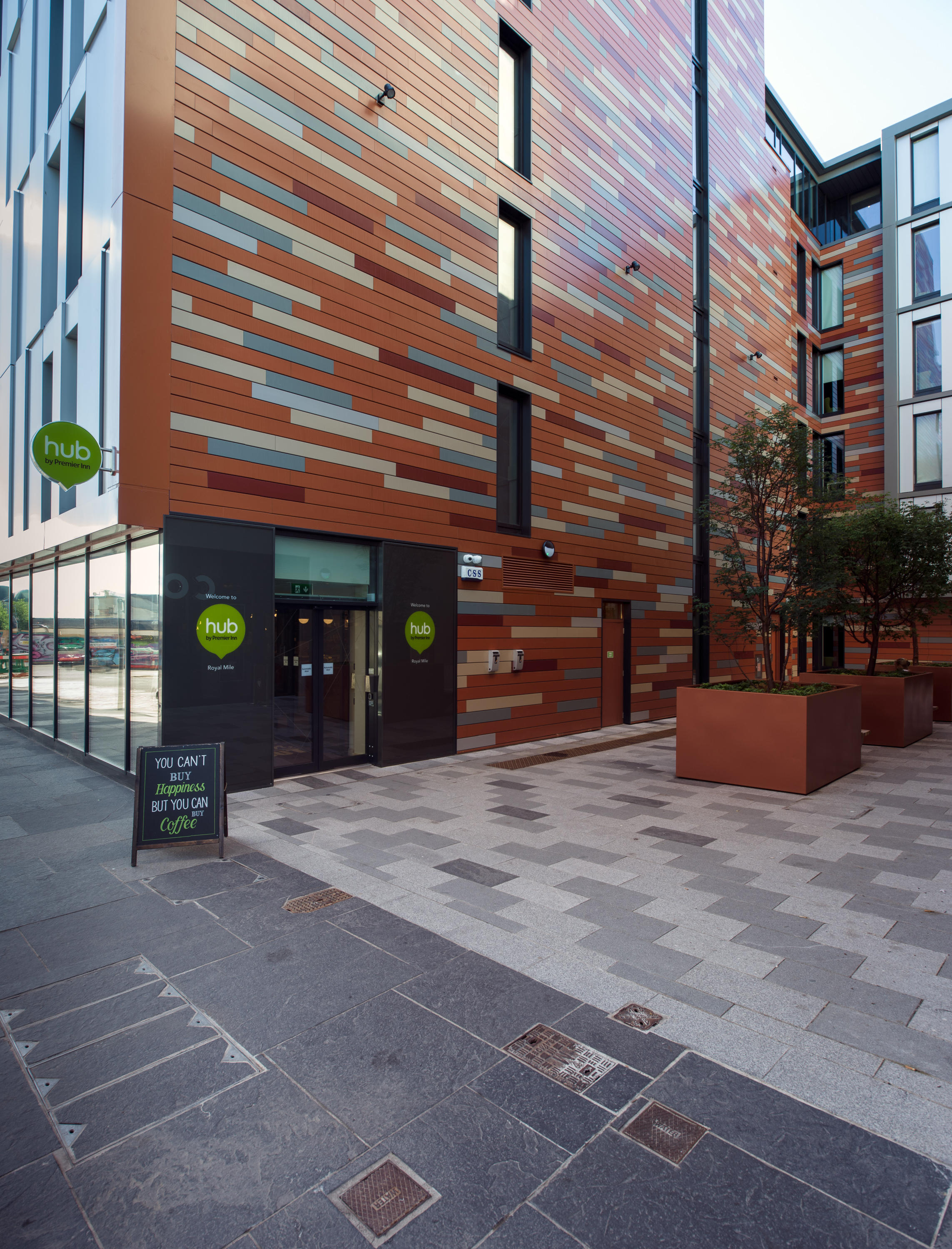 Фото Hub by Premier Inn Edinburgh Royal Mile