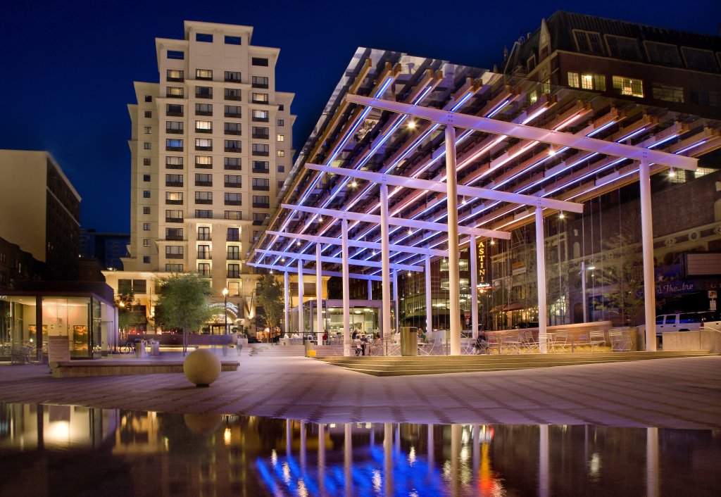 Фото The Paramount Hotel