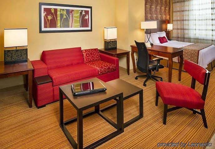 Фото Courtyard by Marriott Long Island MacArthur Airport