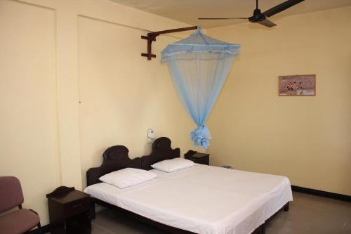 Фото Sana's Beach Guesthouse and Restaurant