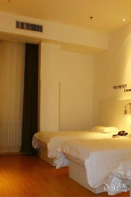 Фото 7 Days Inn Dalian Xinghai Park Wanda Plaza Branch