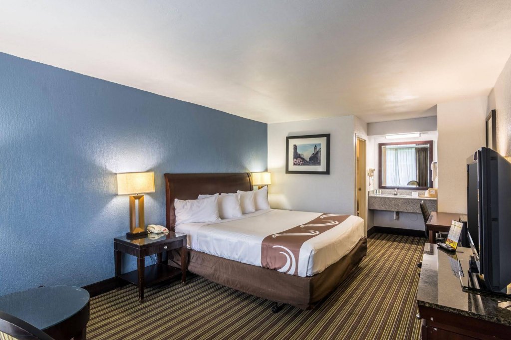 Фото Quality Inn & Suites University Area