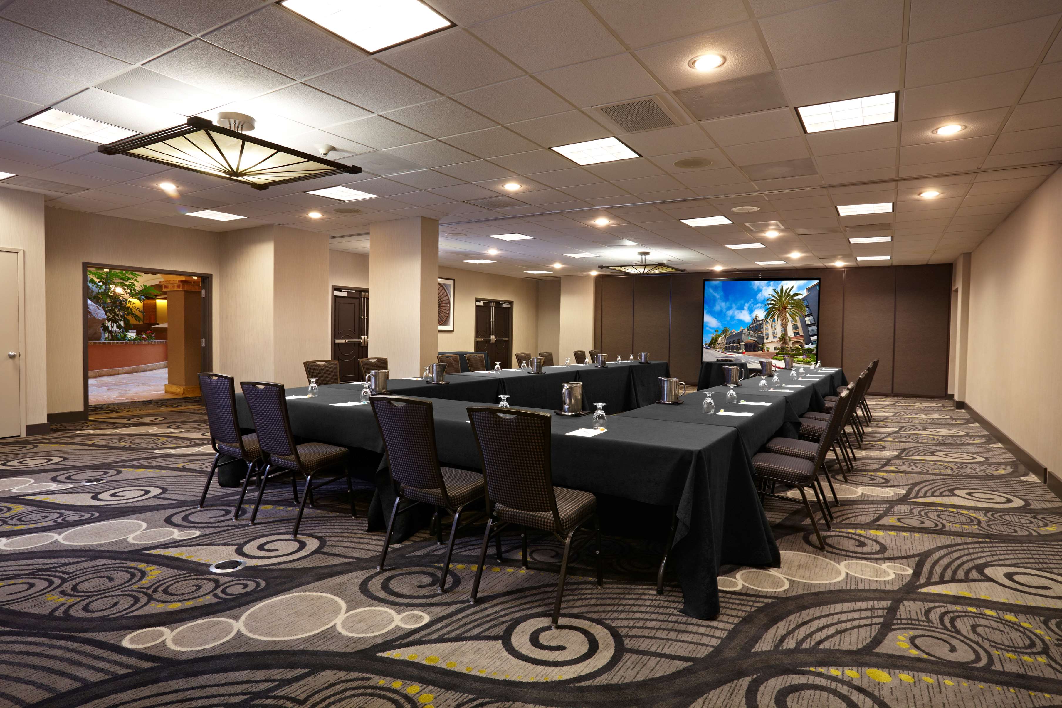 Фото Embassy Suites by Hilton Los Angeles Lax South/El Segundo