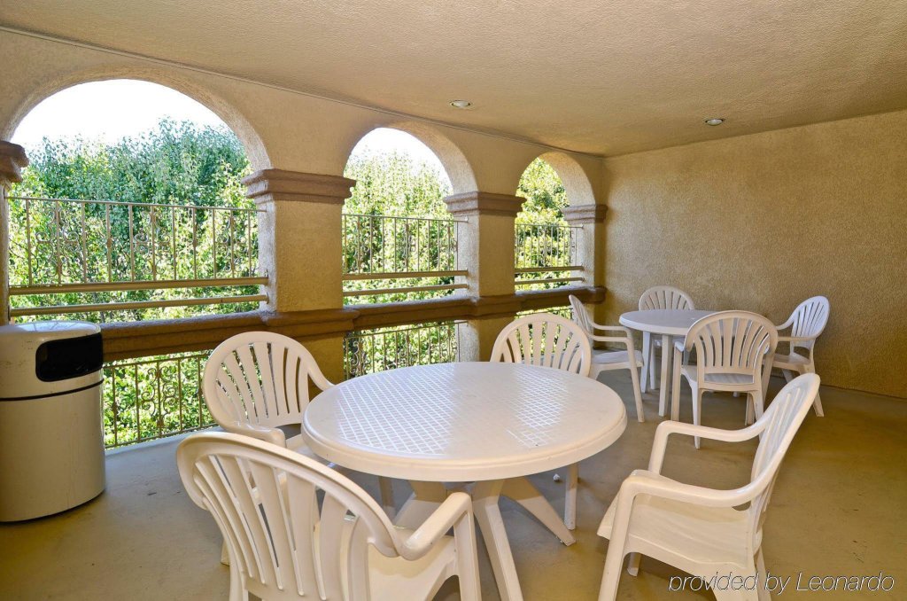 Фото Best Western Plus Newport Mesa Inn