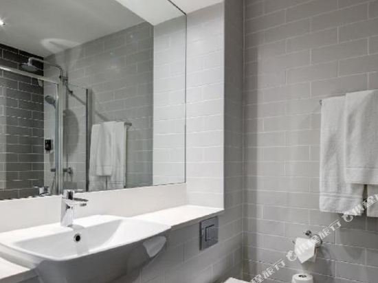 Фото Ibis Styles London Excel