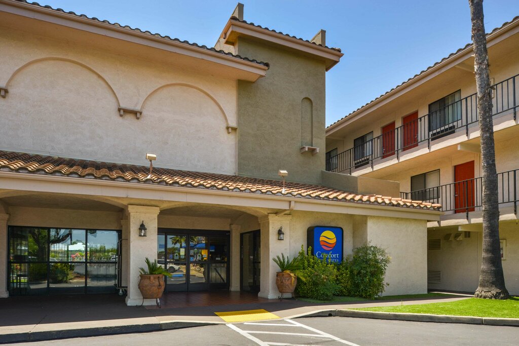 гостиница - Comfort Inn & Suites Rancho Cordova - Sacramento - Ранчо Ко...