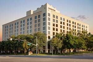 Гостиница Hotel Zessa Santa Ana, a DoubleTree by Hilton в Коста-Меса