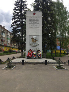 Мемориал Великой Отечественной войны (Vladimir Region, Aleksandrovskiy rayon, Strunino, mikrorayon Dubki) ، نصب تذكاري للحرب، مقبرة جماعية