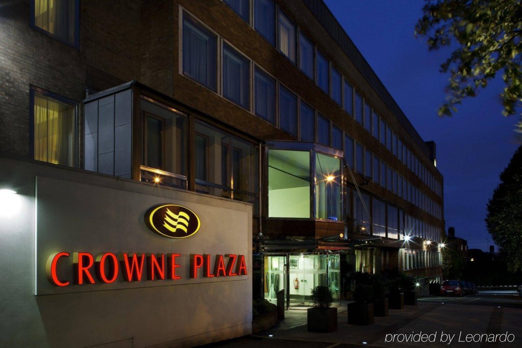 Фото Crowne Plaza London - Ealing