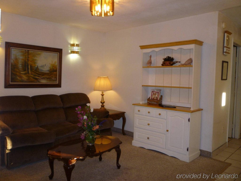 Фото 7 Gables Inn & Suites