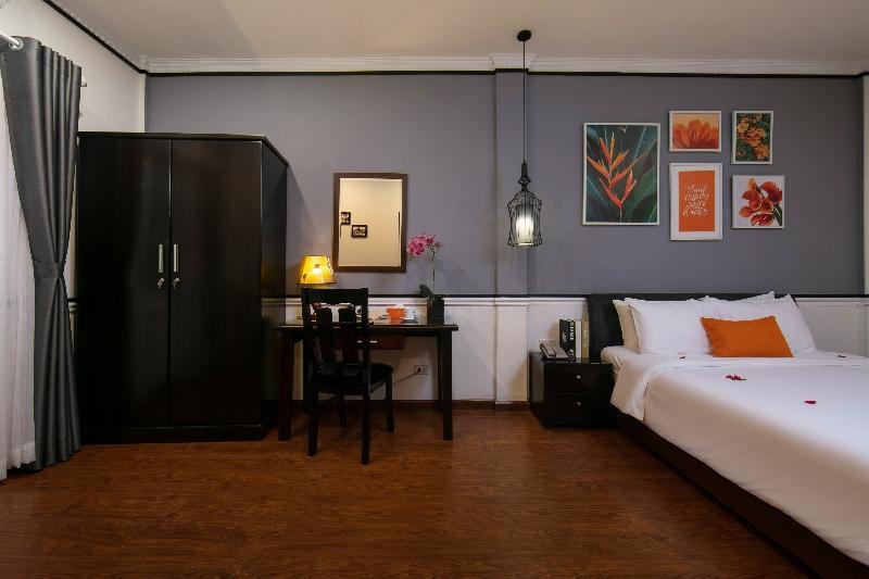 Фото Hanoi Secret Garden Hotel