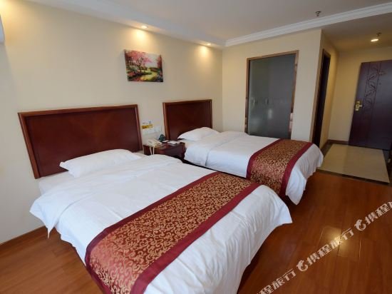 Фото GreenTree Inn TaiZhou XingHua WuLi Road WuLi Bridge Express Hotel