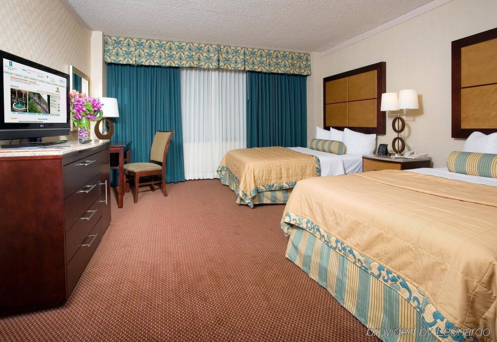 Фото Embassy Suites by Hilton Dallas Love Field