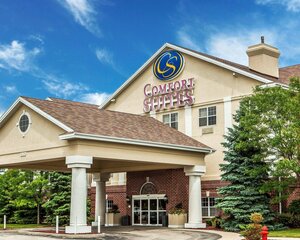 Гостиница Comfort Suites Milwaukee Airport