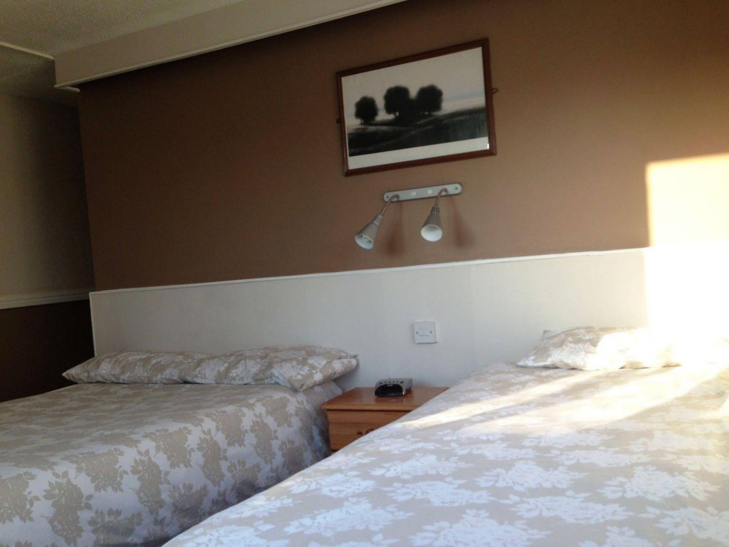 Фото The Brentwood Hotel