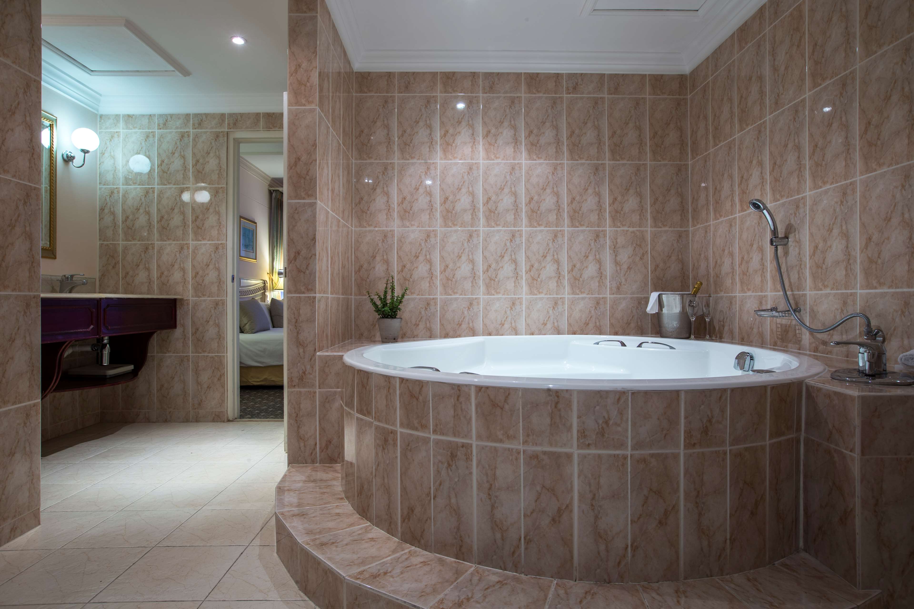 Фото Radisson Blu Le Vendome Hotel, Cape Town