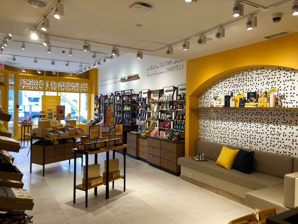 Perfume and cosmetics shop L'occitane EN Provence, Province of Quebec, photo
