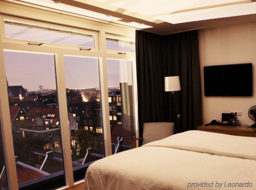 Фото The Bank Hotel