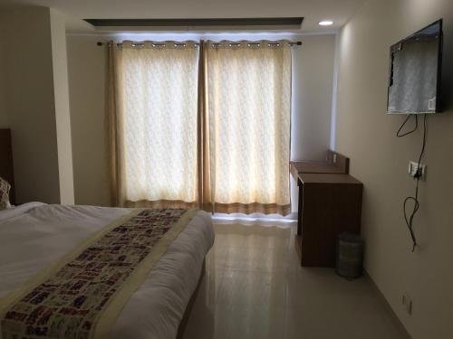 Фото Hotel D'Capitol Delhi Airport