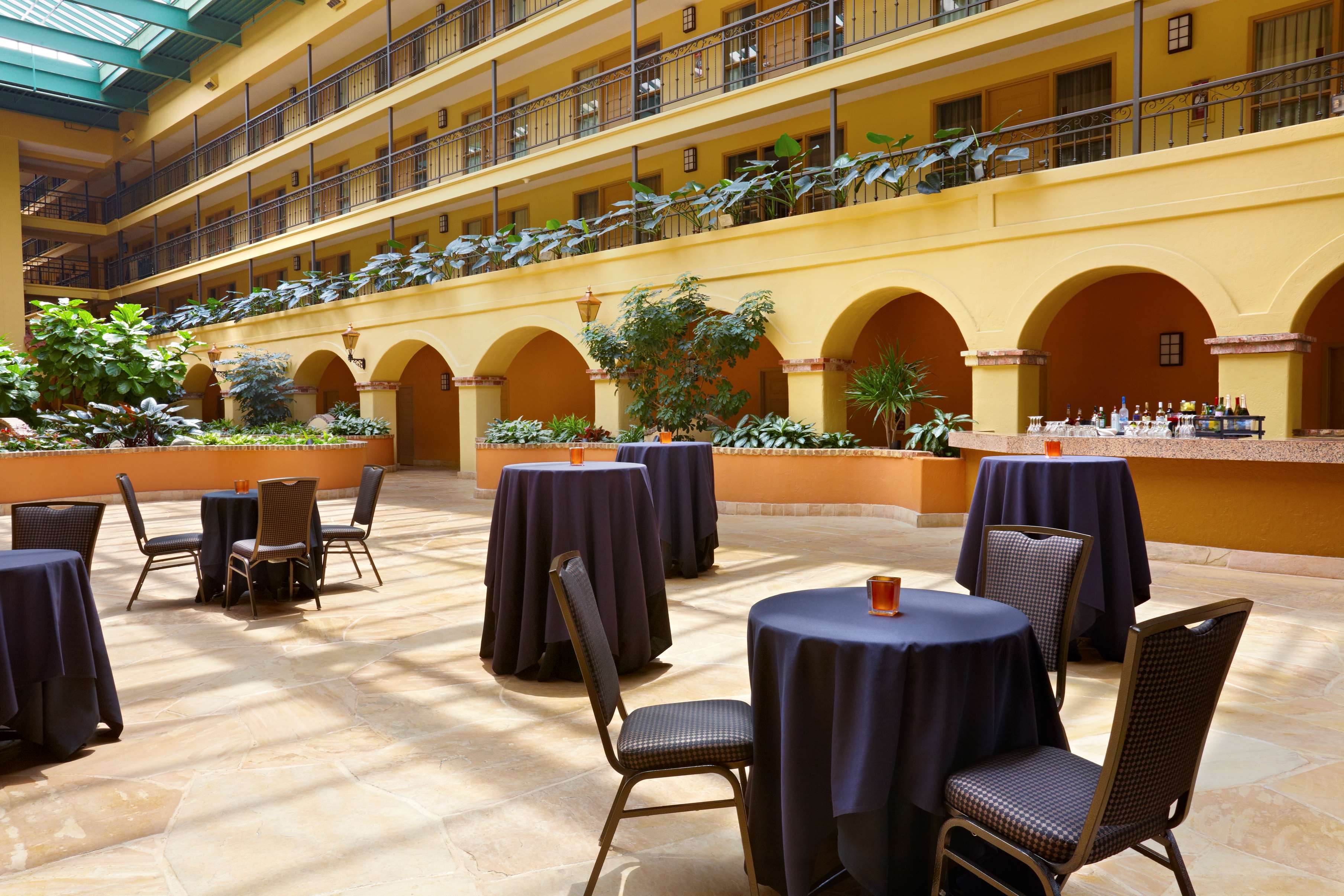 Фото Embassy Suites by Hilton Los Angeles Lax South/El Segundo