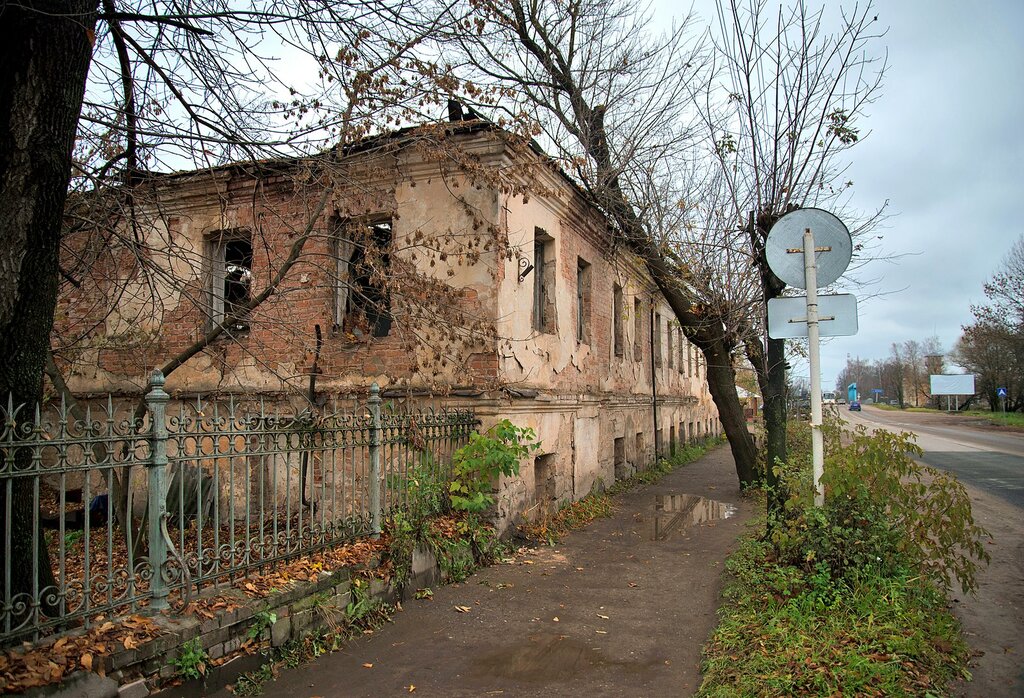 Достопримечательность Бывшая Богадельня, Порхов, фото