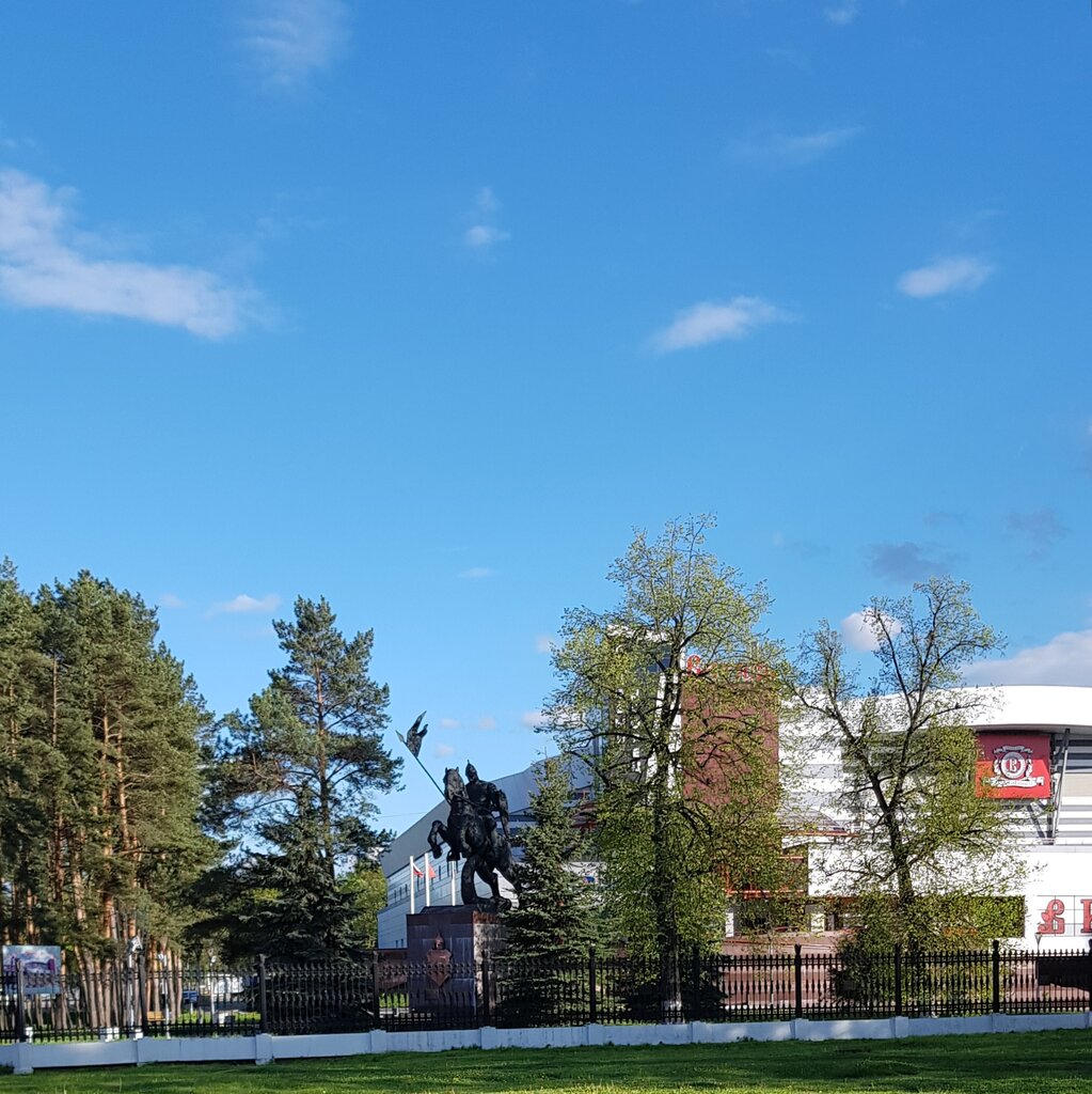 Genre sculpture Витязь, поражающий змея, Podolsk, photo