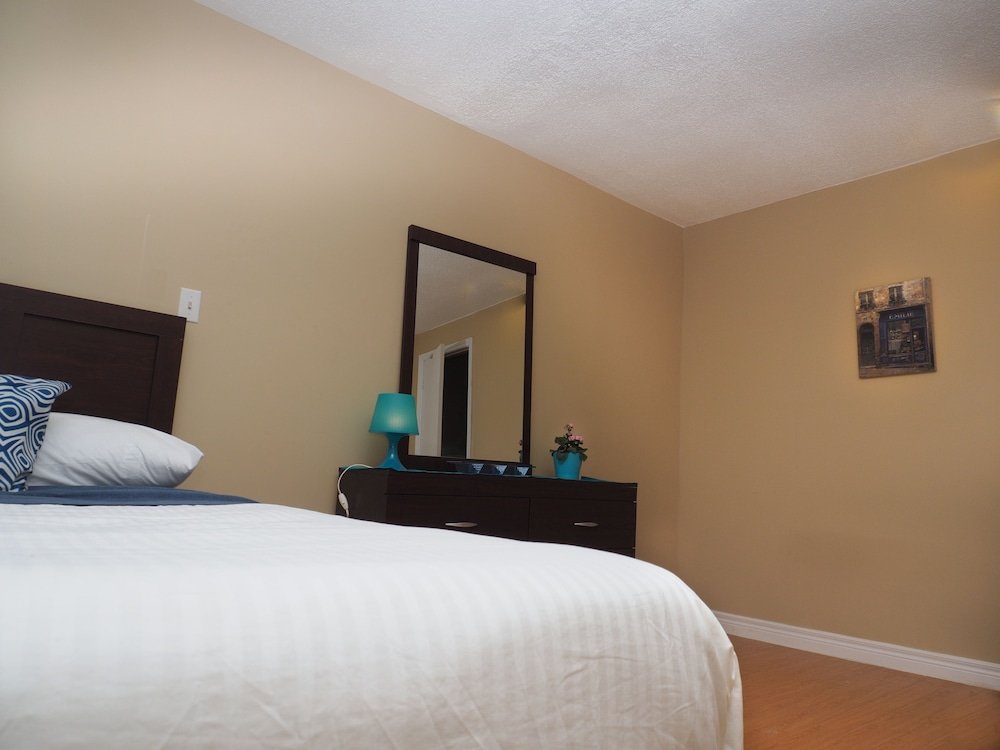 Фото West Queen West Hotel