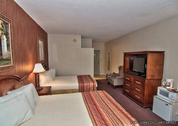 Фото Travelodge by Wyndham Watertown