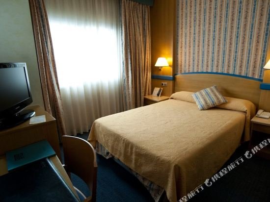 Фото Hotel Gran Versalles