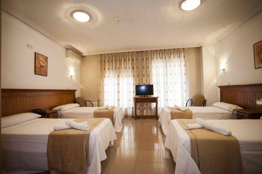Фото Hotel Victoria Valdemoro