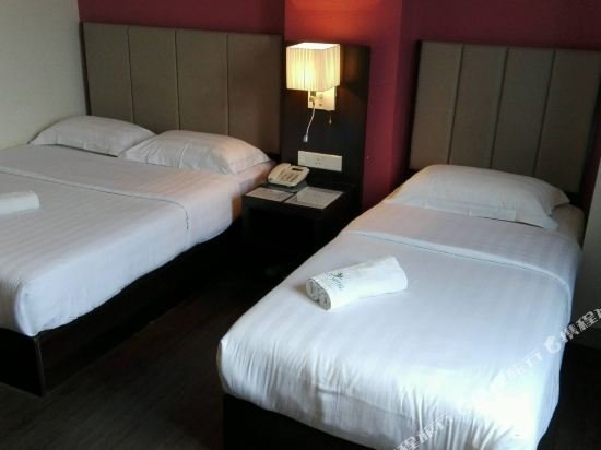 Фото Amigo Hotel