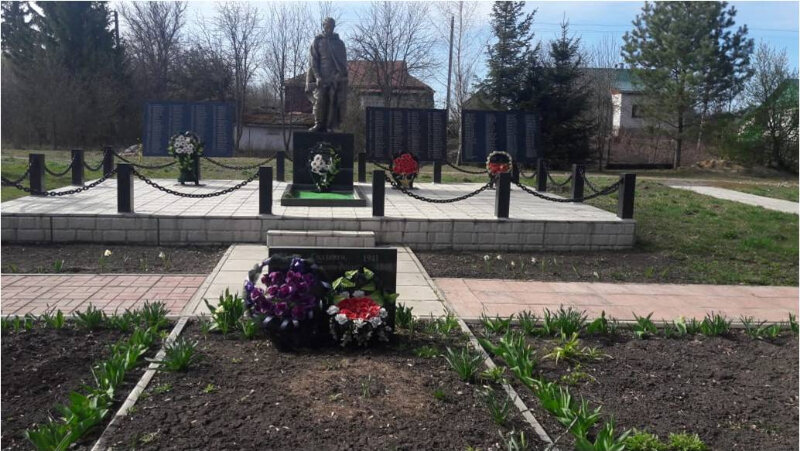 Monument, memorial Братская могила воинов, погибших в 1943 г., Oryol Oblast, photo