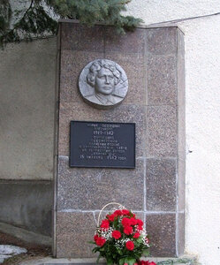 Марии Барсуковой (Chaykovskogo Street, 2), memorial plaque, foundation stone